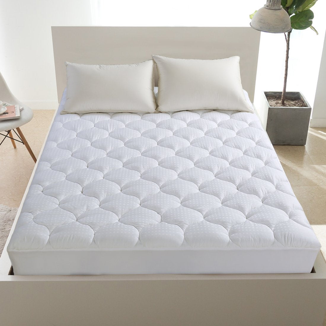 LEISURE TOWN King Mattress Pad Fitted Quilted Cotton Mattress Cover Cooling Soft Pillow Top Mattress Topper with Down Alternative Filling Mattress Protector with 8-21 Deep Pocket (78x80 White) LEISURE TOWN