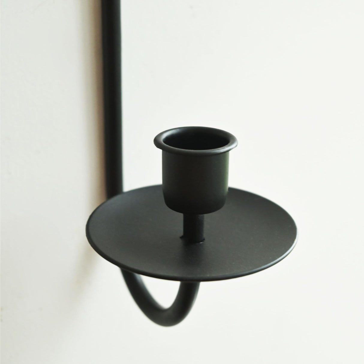 Remenna Metal Wall Candle Sconce Holder Set of 2 Wall Mount Candle Holders Modern Wall Candle Sconces Hanging for Living Room Farmhouse Fireplace Wedding 16.5"×5"×3" (Black) Remenna