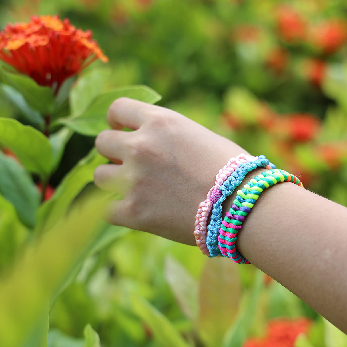 DDAI Arts and Crafts for Kids Age 8-12 Friendship Bracelet Making Kit for Girls - Best Birthday Gifts Ideas for Girl 7 9 10 11 Year Old - Popular Bracelets String Maker Toys Set DDAI