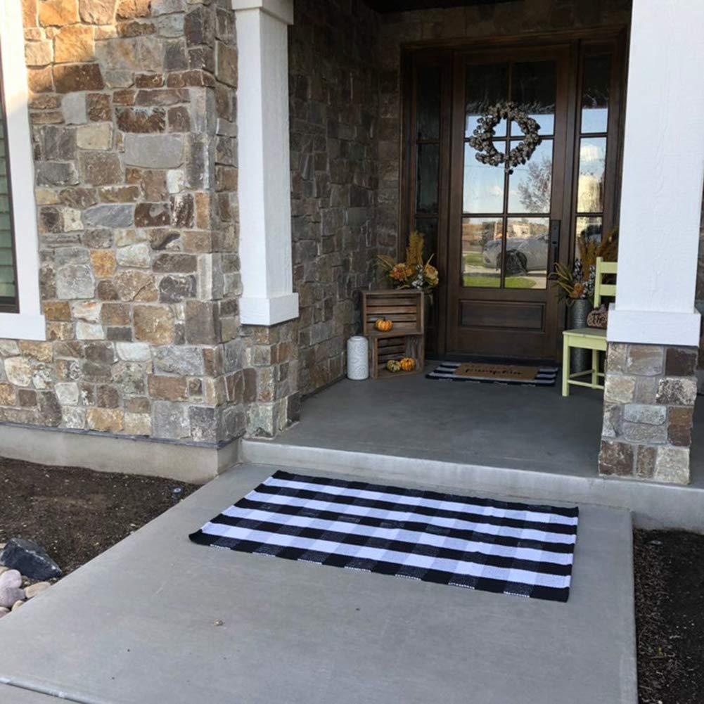 MUBIN Cotton Buffalo Plaid Rug 27.5 x 43 Inches Black and White Check Rugs Hand-Woven Indoor or Outdoor Rugs for Layered Door Mats Washable Carpet for Front Porch, Kitchen, Farmhouse, Entryway MUBIN