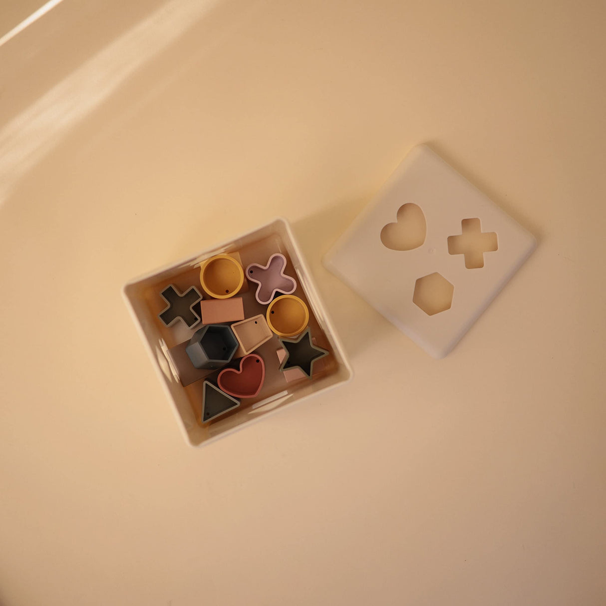 mushie Shape Sorting Box | Educational Learning Toy for Toddlers with 12 Shapes | Made in Denmark (10+ Months) mushie