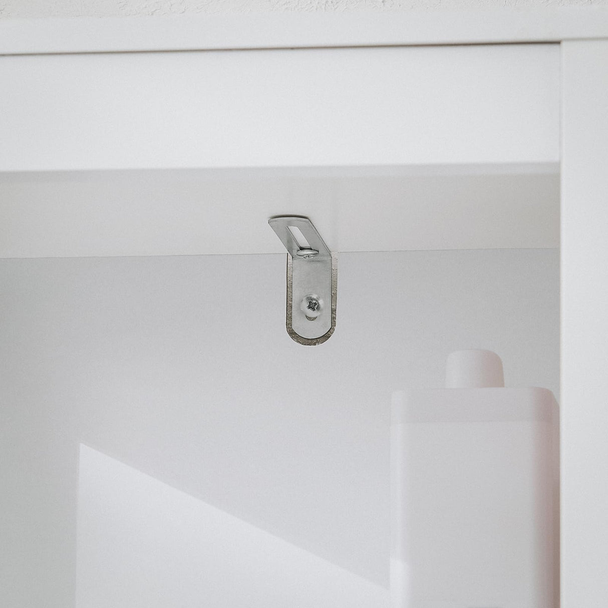 SoBuy Bathroom Slim Tall Cabinet with Removable Laundry Hamper Cupboard Storage Unit Tilt-Out Chest with Shelf, White BZR123-W SoBuy