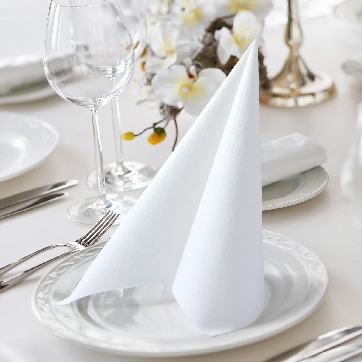 LEKOCH 50 Pcs Premium Large Disposable White Formal Napkins Airlaid Dinner Napkins Linen Feel White Wedding Napkins 16" x 16" Lekoch