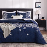 Wake In Cloud - Floral Quilt Set, Botanical Elegant Flower Tree Leaf Modern Pattern Printed, Reversible Lightweight Bedspread Coverlet, 3 Pieces, Navy Blue Gray, King Size Wake In Cloud
