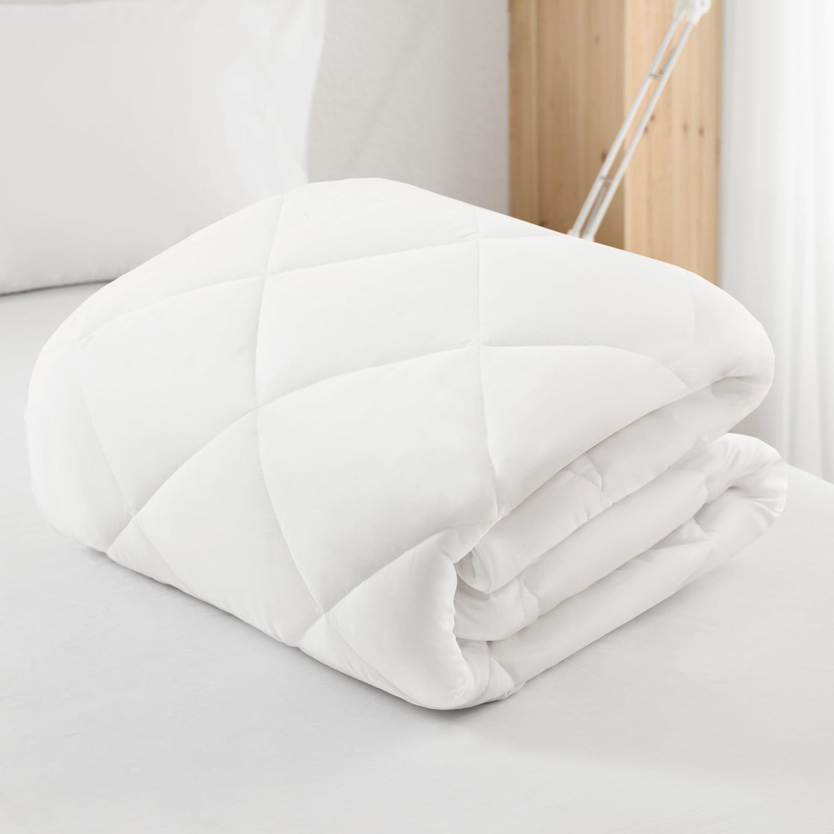 Sleep Philosophy Waterproof Mattress Protector Full Size Mattress Pad, 3M Scotchgard, Quilted & Fitted Microfiber Mattress Topper, Noisless & Deep Pocket Fits Up to 20" Mattress, Full White Sleep Philosophy