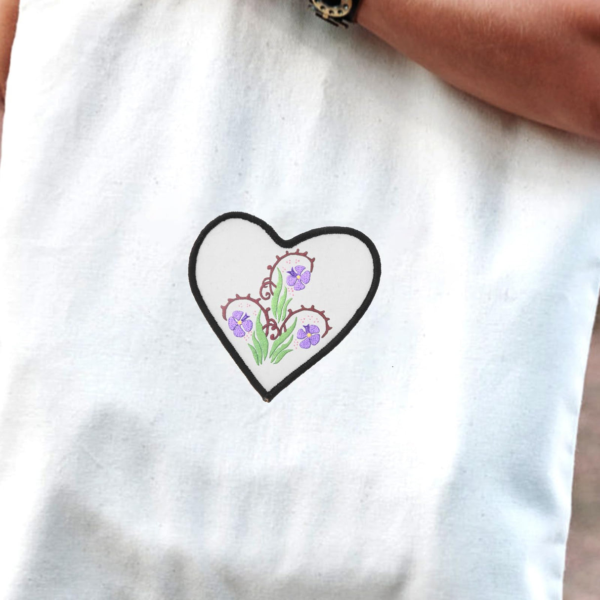 VILLCASE 10pcs Sublimation Iron-on Patches, Heart Shaped Blank Iron-on Fabric Patches, Heat Transfer Appliques, Fabric Repair Decorative Patches for Hats Clothes Jeans Backpacks VILLCASE