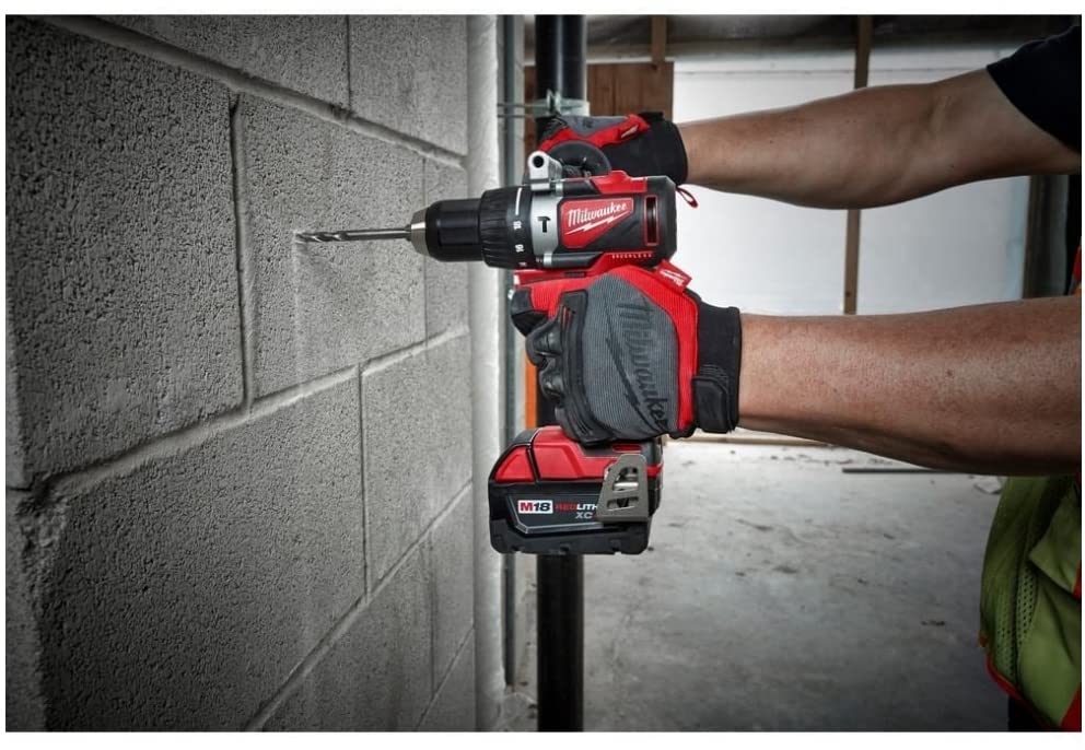 MILWAUKEE'S M18 Brushless 1/2 in. Hamme, Red Milwaukee