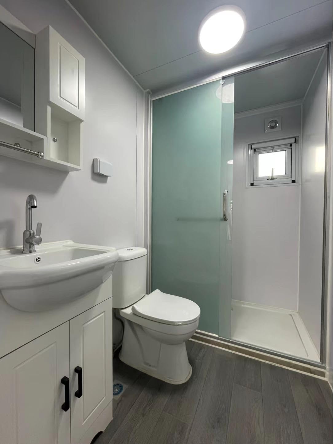 CE Certified Expandable Prefabricated Home | Storm-Proof 20ft/40ft Modular Design | Energy Efficient Tiny House with Kitchen & Bathroom | 10-Year Warranty | Customizable Options Generic