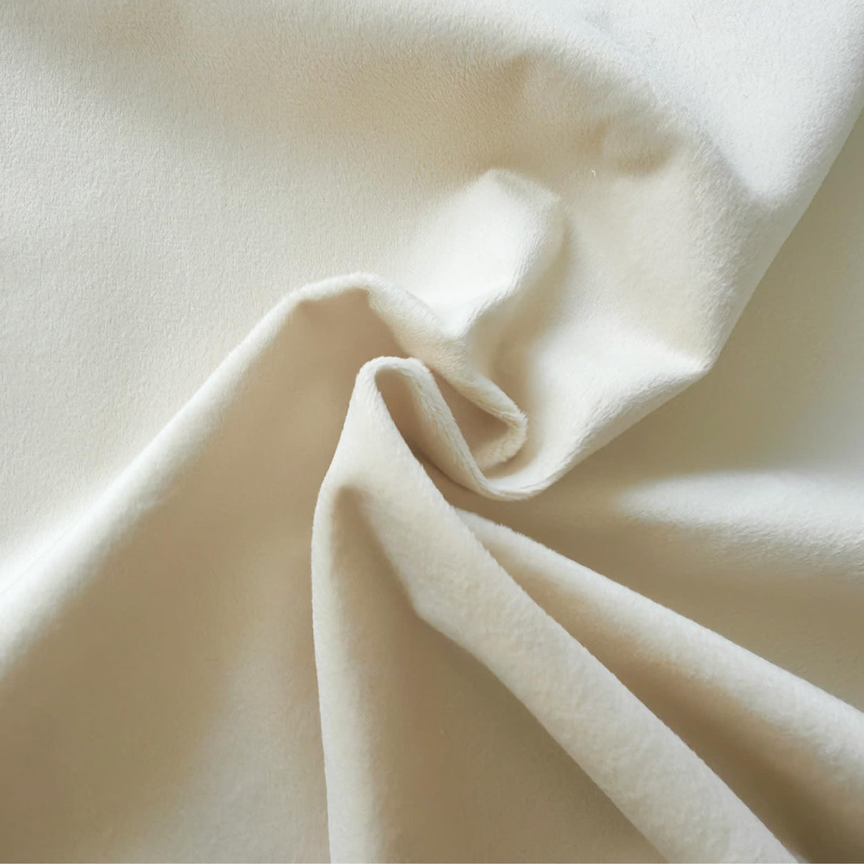 UPYOOE 70.1" Futon Sofa Bed Queen Size, Pull Out Bed, 3-in-1 Convertible Sleeper Sofa with 2 Soft Pillows, Modern Velvet Futon Couch for Living Room, Small Space, Apartment, Bedroom, Beige UPYOOE