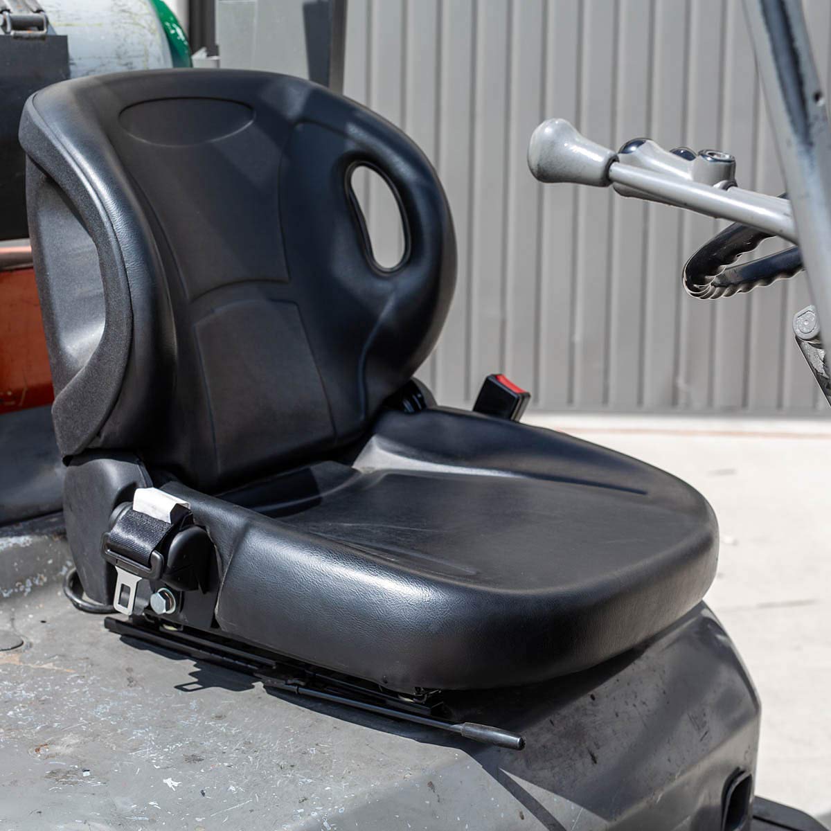 Stark USA Universal Forklift Seat Replacement Mechanical Seat Suspension Seatbelt Adjustable Clark Cat Toyota Seat Curved Back Stark USA