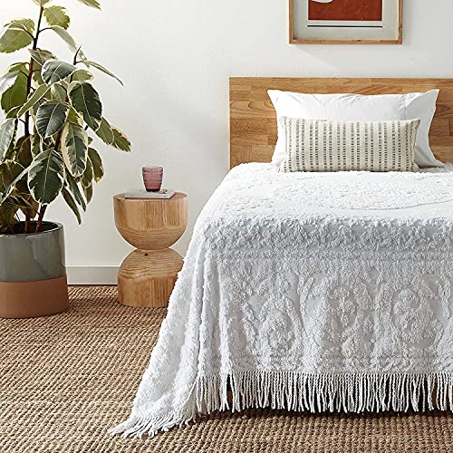 Beatrice Home Fashions Medallion Chenille Bedspread, Full, White Beatrice Home Fashions