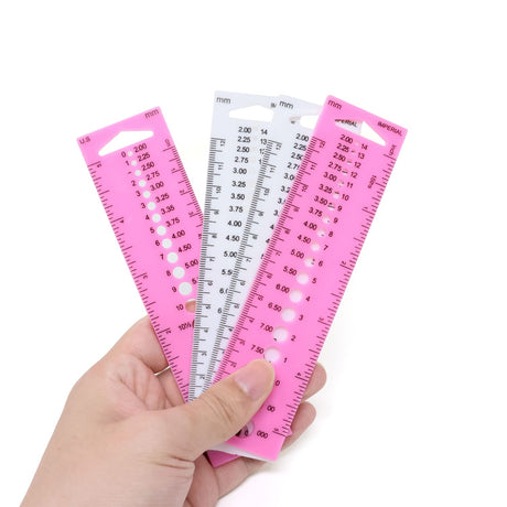 Honbay 4PCS Plastic Knitting Needle Gauge Ruler Needle Sizer INCH CM Ruler Sewing Ruler Metric Measure Tool for Sewing or Student Learning (2 Color) Honbay