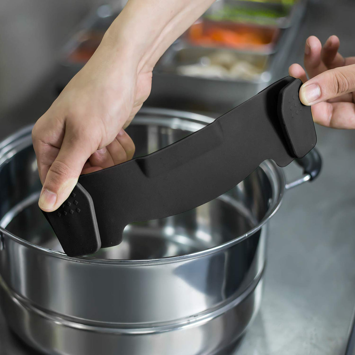 AUOON Clip On Strainer Silicone for All Pots and Pans, Pasta Strainer Clip on Food Strainer for Meat Vegetables Fruit Silicone Kitchen Colander AUOON