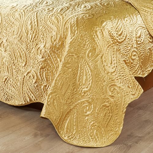 Home Soft Things King Size Quilted Satin Bedspread Set - 3-Piece Luxury Reversible Bed Cover, Silky Soft Shiny & Lightweight Quilt for All Seasons, Embroidered Paisley Design, 108x96 Inches, Gold Home Soft Things
