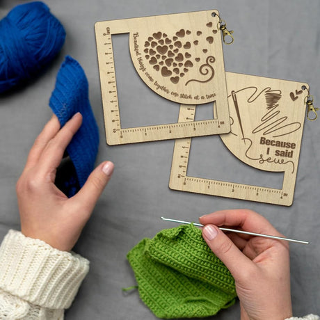 arricraft Wooden Knitting Needle Gauge, Pooled Love Pattern Spinning Control Card Cm and Inch Size Marked Hollow Crochet Ruler with Hole for Crochet Accessories arricraft
