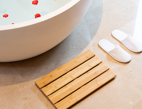 PELYN Bamboo Wooden Mini Bath Shower Mats for Small Bathroom, Small Bamboo Wood Bathroom Floor Mat, Sturdy and Easy to Clean(15.8 x 10.2 Inch) PELYN
