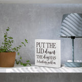 mmiishe Put the Lid Down the Dog Has a Drinking Problem Wooden Box Sign Decorative Funny Bathroom Wood Box Sign Home Decor Rustic Farmhouse Square Desk Decor Sign for Shelf 5 x 5 Inches mmiishe