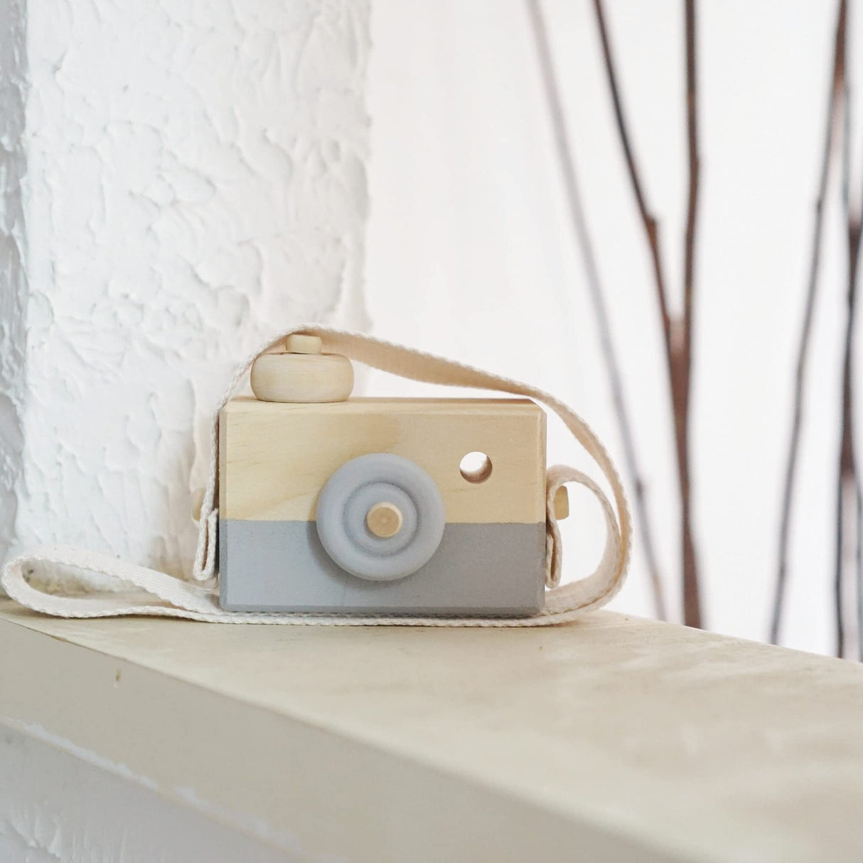 Baby Toy Wooden Mini Camera Toy, Baby Kids Cute Mini Sharpe Toy, Neck Hanging Photographed Props for Baby Toddlers Children Kids' Room Hanging Decor Gift (Gray) Cynzia