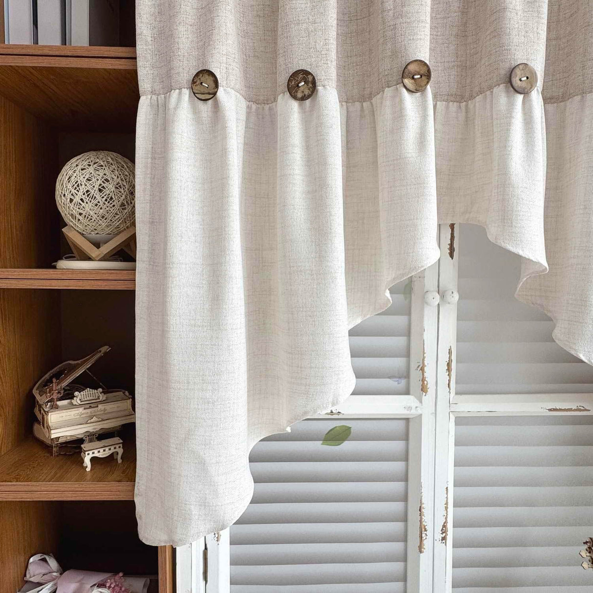 AiFMQQ Farmhouse Boho Linen Button Arched Valance Curtains for Kitchen Window Dining Room Cafe Valance for Small Windows Bathroom Macrame Valances Rod Pocket 1 Panel (Beige Arched, W52 L35 inch) AiFMQQ