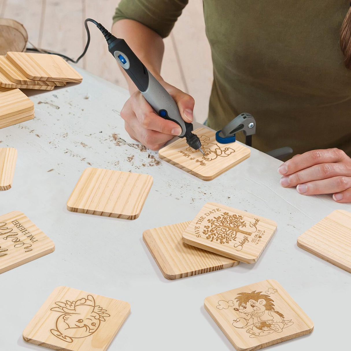 36Pcs Unfinished Wood Coasters-4 in Unfinished Natural Wood Slices for Crafts with Non-Slip for Wedding Decoration/Blank Coasters Wood Kit DIY Architectural Models Drawing Painting Wood Engraving Yangbaga