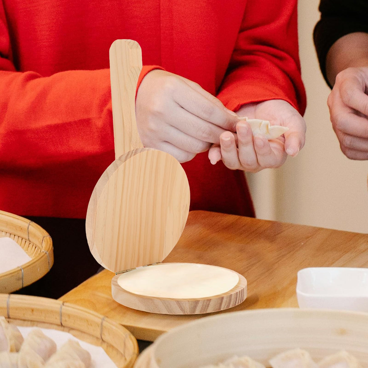 VOSAREA Wood Dumpling Presser Kitchen Dumpling Press Tool Wonton Skin Press Maker Dumpling Maker Machine for Ravioli Pancakes Pizza Manual Corn Tortillas Sugar Pancakes Wrapper (8.25X4.91X2.36 Inch) VOSAREA