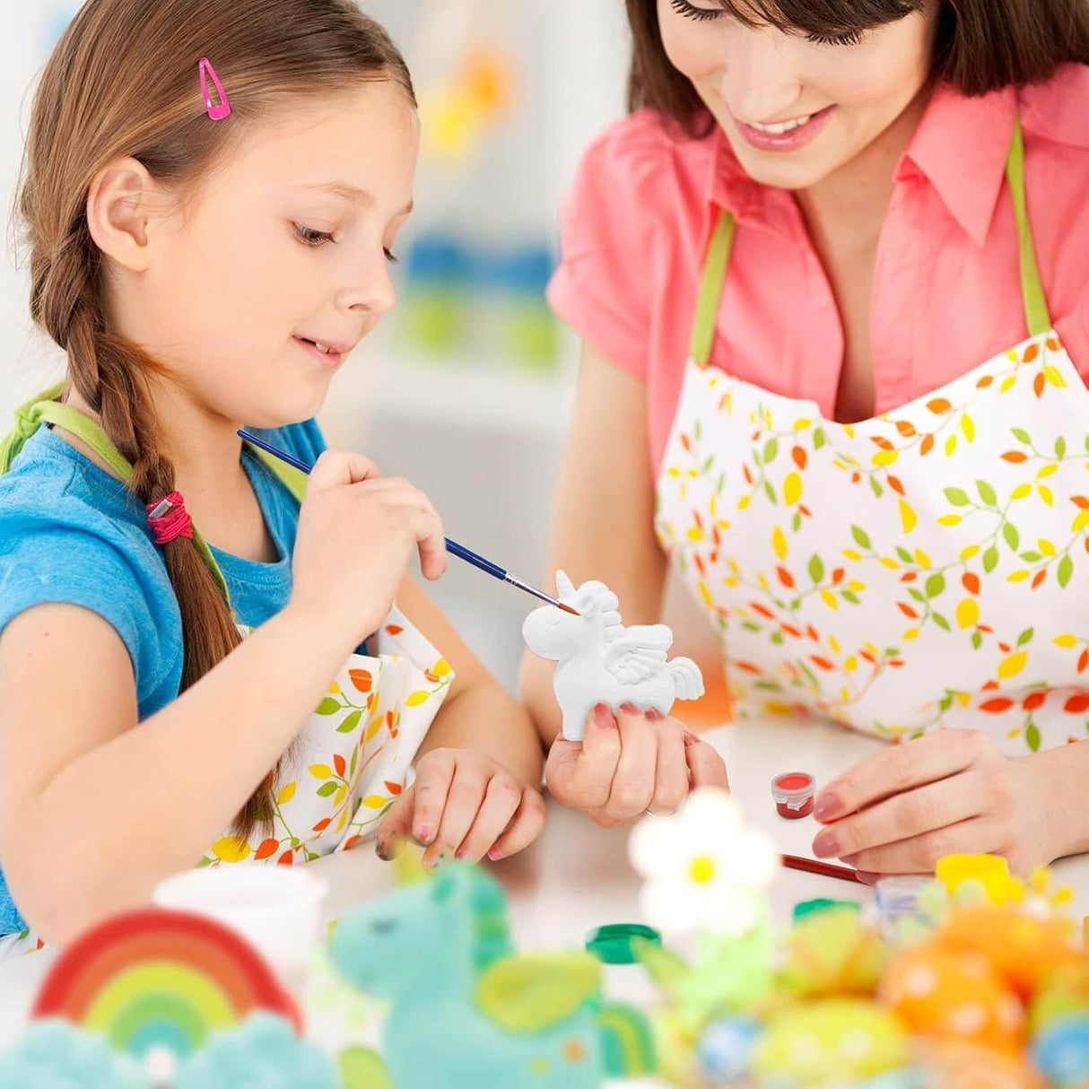 Funto Paint Your Own Unicorn Painting Kit, Arts and Crafts Set, STEAM Project Creative Activity DIY Toys, with 6 Figurines, 6 Paint Pots, 1 Brush Funto