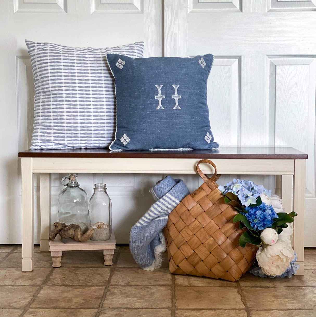 Signature Design by Ashley Whitesburg Cottage Rectangular Dining Bench, Brown & Antique White Signature Design by Ashley