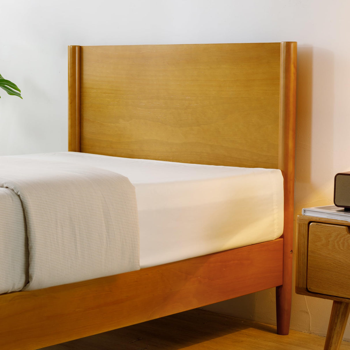 ZINUS Allen Mid Century Wood Platform Bed Frame, Solid Wood Foundation, Wood Slat Support, No Box Spring Needed, Easy Assembly, Twin Zinus