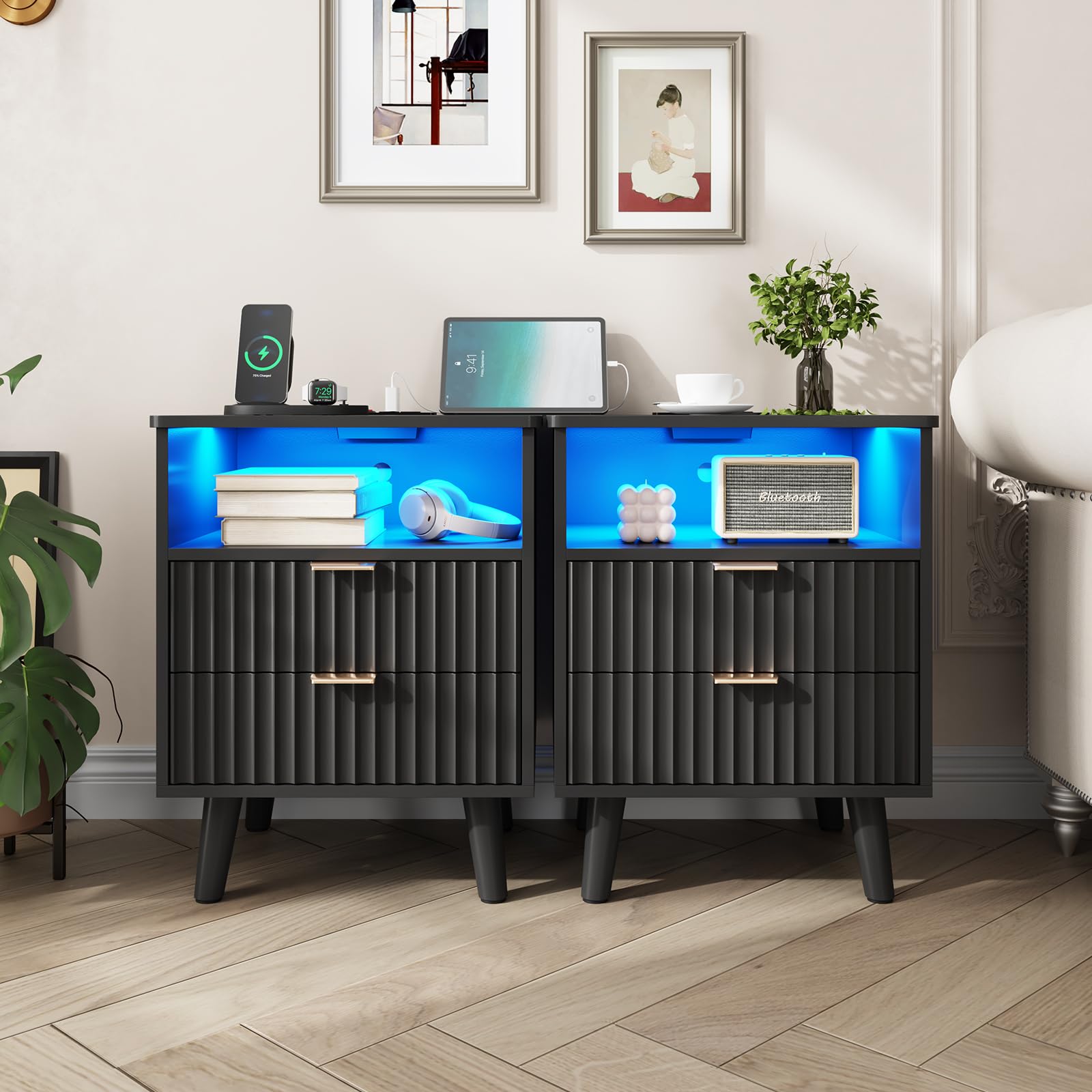 AOGLLATI LED Nightstand Set of 2 with Charging Station, Night St 並行輸入品 AOGLLATI Fluted Nightstand Set of 2 with Charging Station, Black