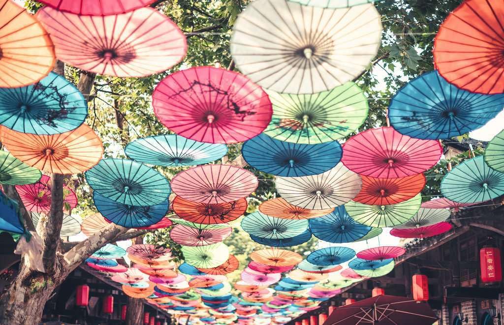 Ravensburger Puzzle Moment: Umbrellas - 200 Piece Jigsaw Puzzle for Kids & Adults | Unique, Perfect Interlock | Vibrant, Glare-Free Design | Made with FSC-Certified Wood | Quality Entertainment Time Ravensburger