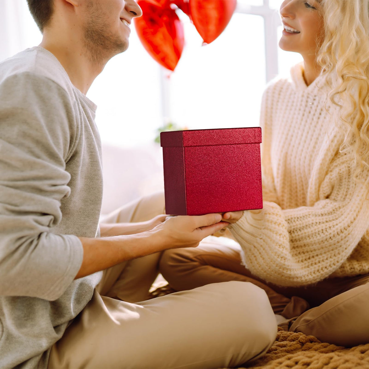 UNIQOOO 5Pcs Red Glitter Xmas Gift Box Set with Lid, Assorted Size, Square Nested Wedding Keepsake Boxes, Holiday Paper Box Tower For Birthday Party, Mother's Day Gift Wrap Packaging UNIQOOO