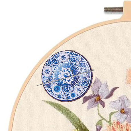 Tin Needle Minders Needle Pins Holders Needles Nanny with Magnet Sewing Machine Needle Keeper, Cross Stitch Embroidery Magnet Needles Organizer Box Nwsrayu