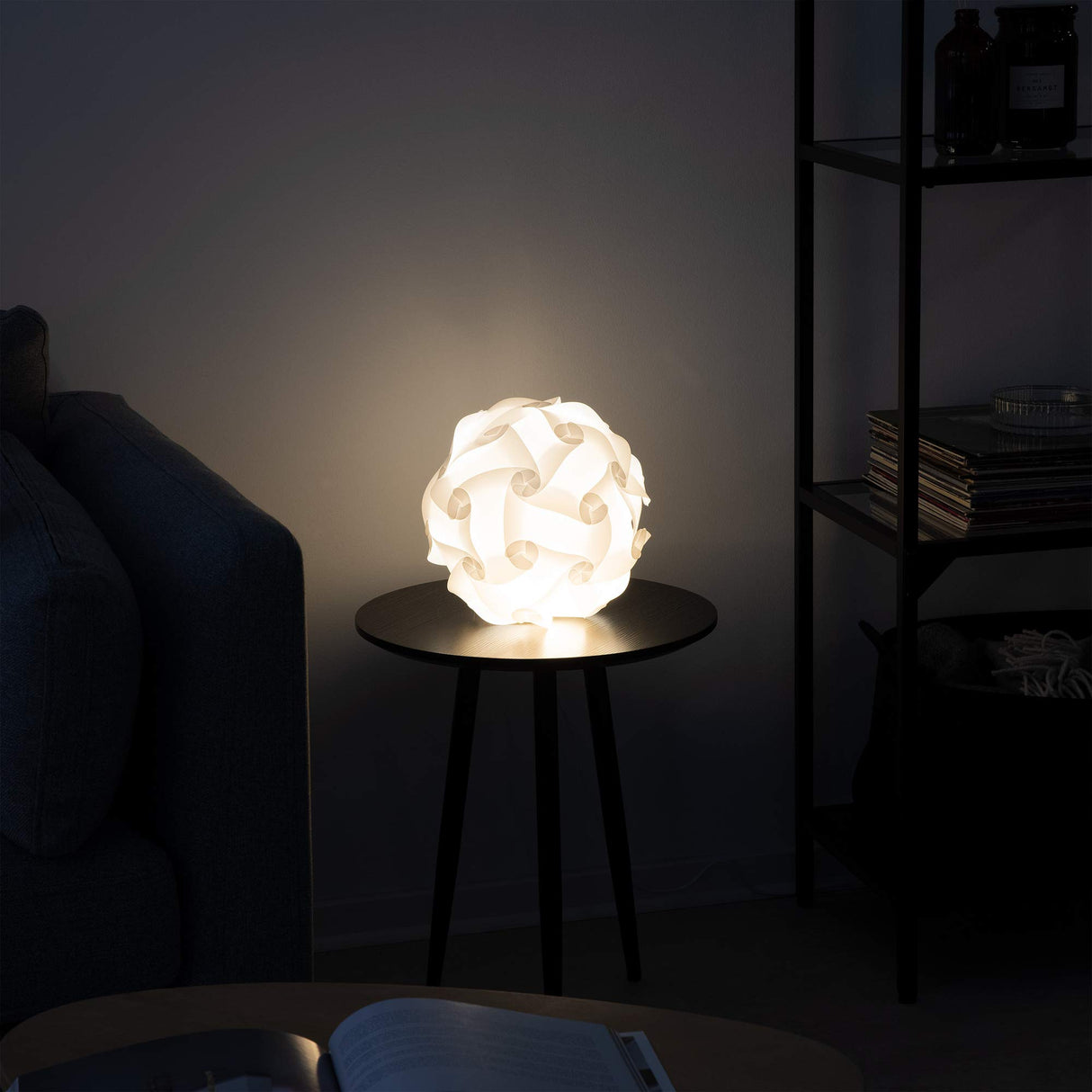 kwmobile DIY Puzzle Lamp Shade - Modern IQ Jigsaw Light in 30 Pieces min. 15 Different Designs - Diameter Approx. 7.9 in / 20 cm - White in Size S kwmobile