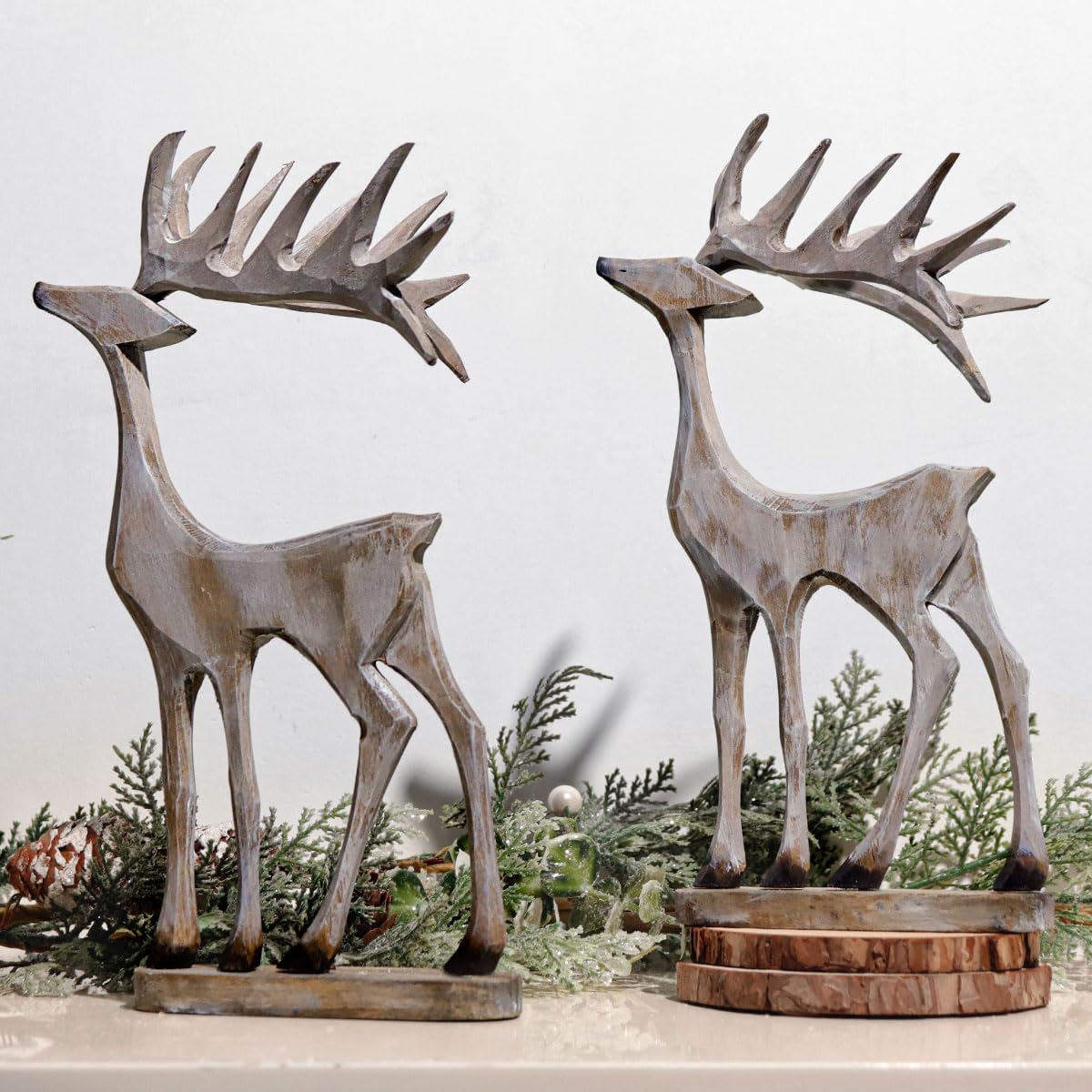 Pawliss Christmas Reindeer Decor, 2Pcs Christmas Reindeer Decor Hand Carved Birch Reindeer Wood Crafts, Deer Christmas Decor for Home Shelf Cabinet Table, Home Display, Tabletop