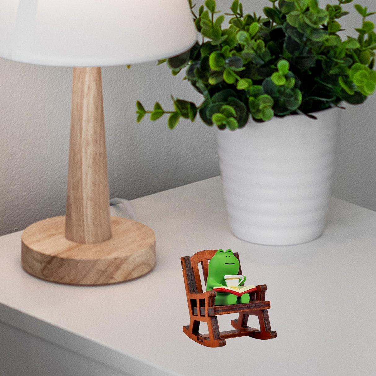 Refintural Miniature Frog Figurines - Funny Frog Sculpture for Shelf, Desk Decoration - Frog Desk Accessories - Perfect Cute Frog Gift for Frog Lovers（Rocking Chair） Refintural
