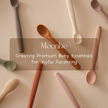 Moonkie Silicone Baby Spoons Set of 4, Two Sizes Feeding Spoon for First Stage 4+ Months, Baby Utensils with Case, Toddler Led Weaning Spoons, Bendable, Chewproof & Boil-proof Moonkie