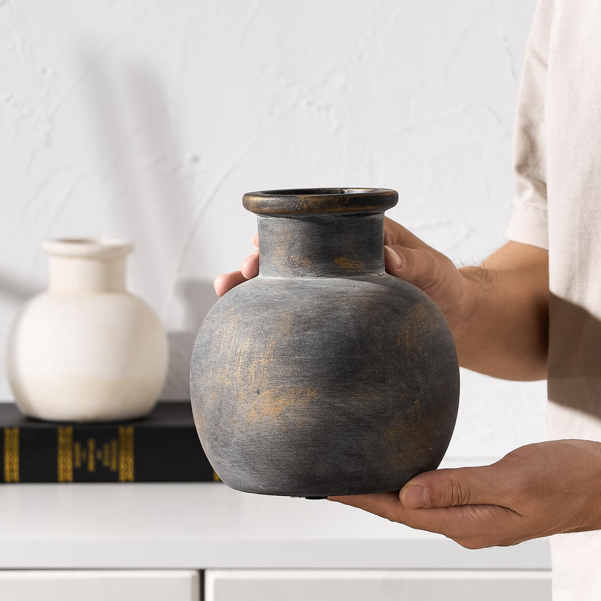 SIDUCAL Ceramic Rustic Farmhouse Vase | 6 Inch Pottery Decorative Flower Vase for Home Decor | Boho Vase | Terracotta Vase for Table, Living Room, Bathroom Decoration, Shelf Decor, Mantel, Bronze SIDUCAL