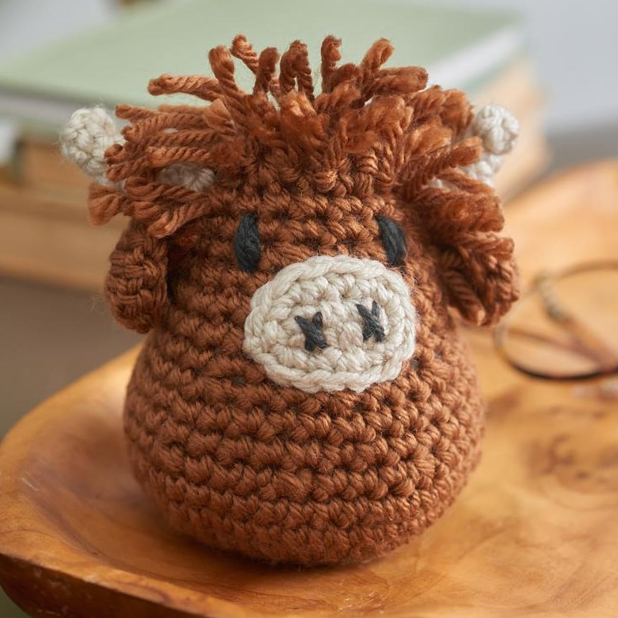 LEISURE ARTS Highland Cows Crochet Book – Delightful Crochet Amigurumi Pattern Books Featuring Adorable Highland Cows, Perfect Animals Pattern Book for Crafters LEISURE ARTS
