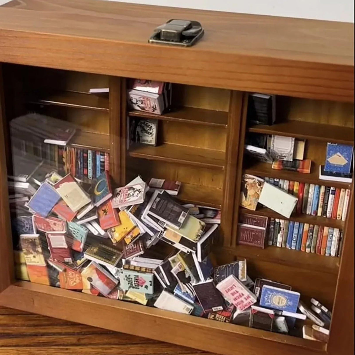 Anxiety Relief Shake Bookshelf – Charming Wooden Miniature Bookcase for Stress-Free Organisation SinSed