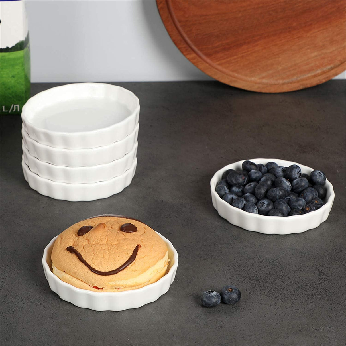 ONTUBE 5.5 oz Ramekins -Porcelain Round Ramekins for Creme Brulee Dishes,Dipping Sauces,Baking Pudding Cups, Souffle Dish,Oven Safe,Set of 6 White ONTUBE