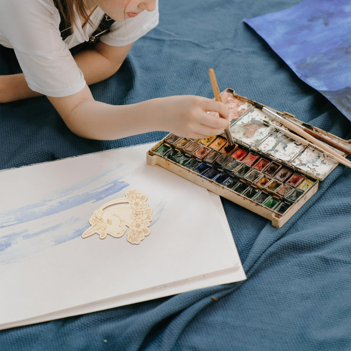 VICASKY Mini Wood Painting Craft Keychain Unfinished Wooden Animal Keychains Party Favor Piece Set DIY Crafts for Kids Unicorn to Paint, 12pcs Head Slice Cutouts with Hole Blank Toy VICASKY