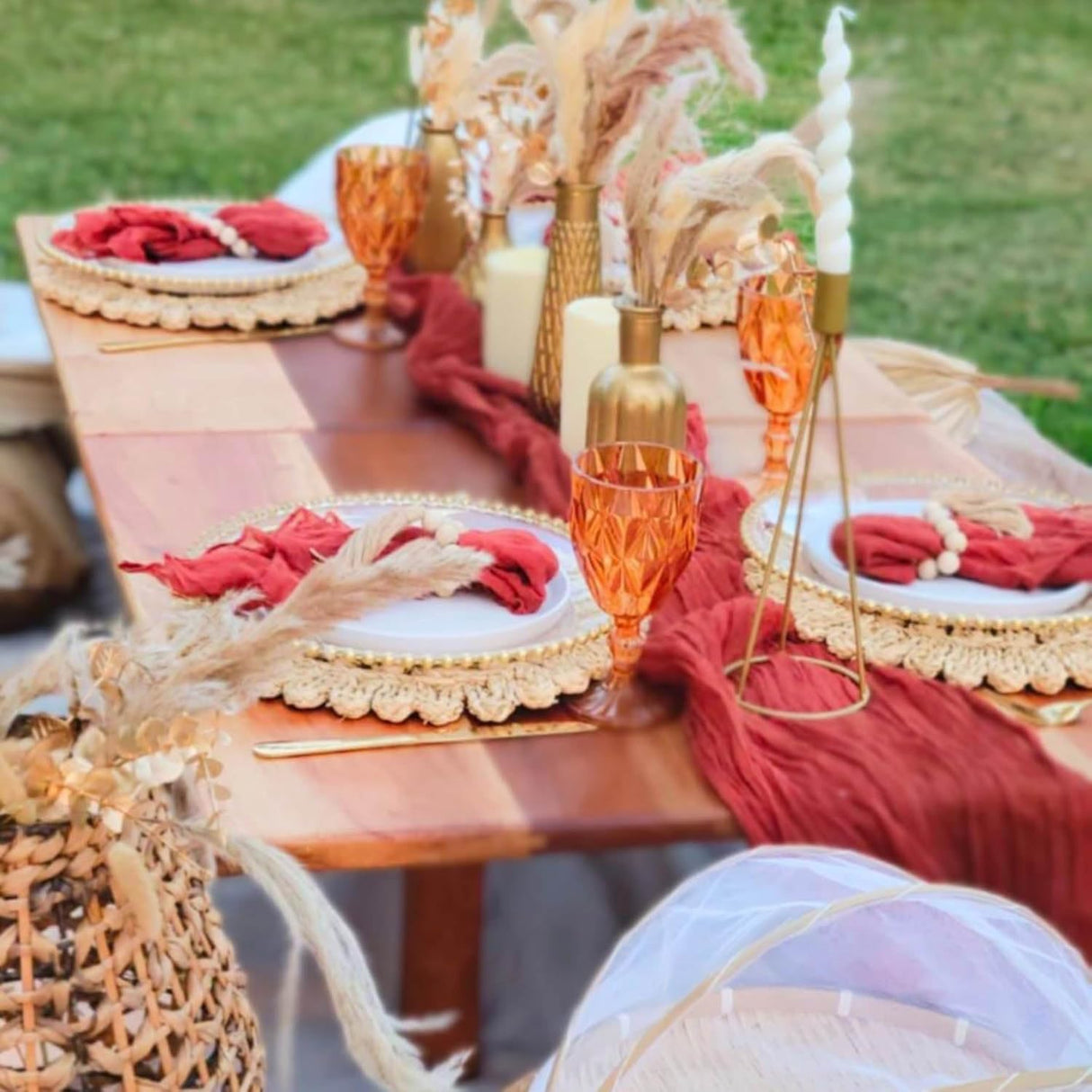 DELAQIKO 13.8" Round Corn Husk Placemats | Boho Woven Rattan Table Mats | Natural Spring Farmhouse Plate Chargers | Handmade Rustic Wicker Place Mats for Christmas Wedding (Set of 4) DELAQIKO