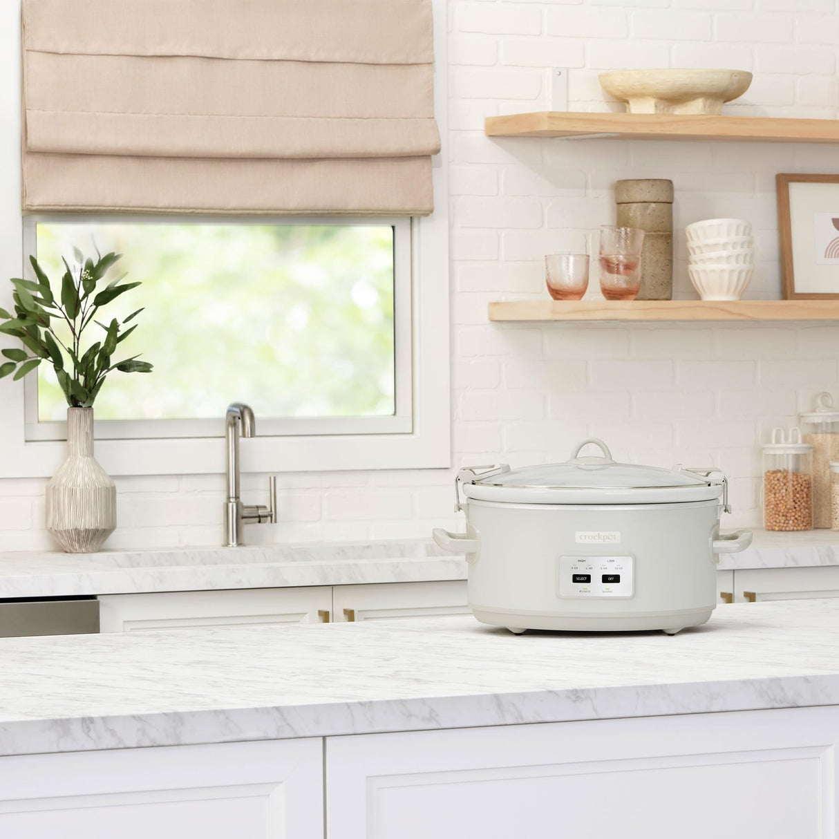 Crock-Pot 7 Quart Cook and Carry Slow Cooker with Touch Control, 4 Pre Programmed Settings, Removable Stoneware, and Locking Lid, Mushroom Crock-Pot
