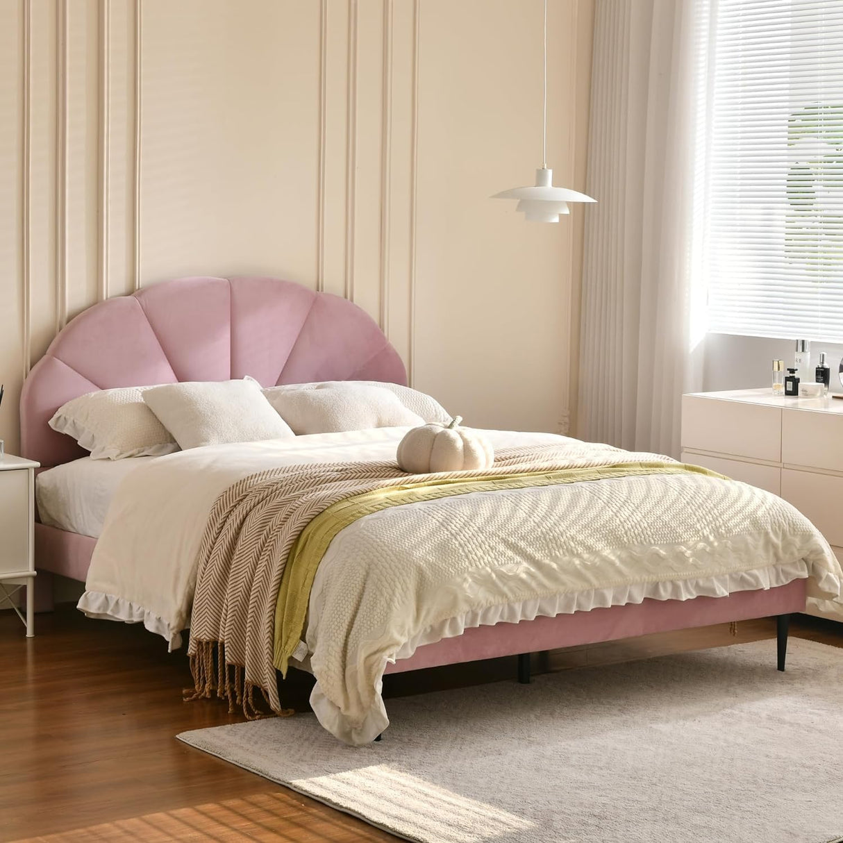 VELOCAVA Pink Bed Frame Full Size, Aesthetic Upholstered Bed with Unique Seashell Headboard, Soft Velvet Platform Bed, Strong Wooden Slats Support, No Box Spring Needed, Heavy Duty, Easy to Assemble VELOCAVA