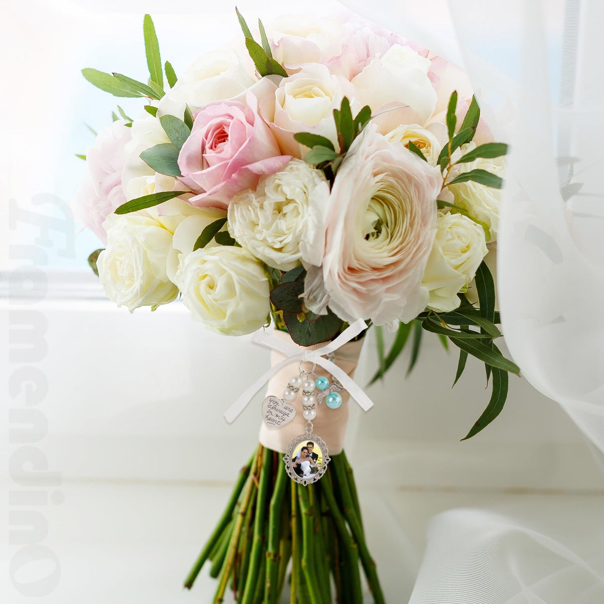 Framendino, 4 Pack Sublimation Blank Bouquet Photo Charms for Wedding Memory Bridal Bouquet Picture Charm Bouquet Memorial Charm DIY Jewelry Making 1 Sheet Round Framendino