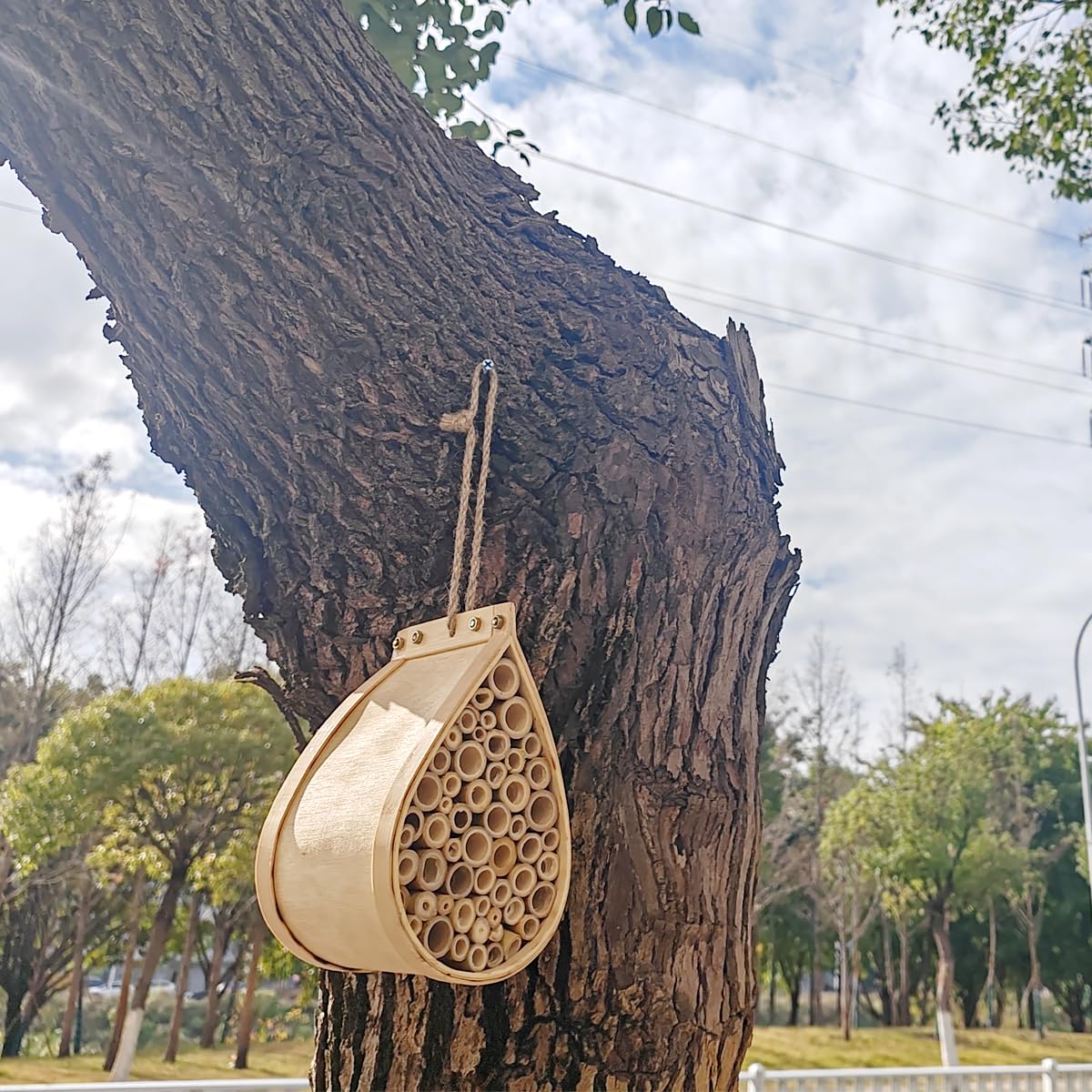 TIHOOD Mason Bee House Bees Wild Pollinator Bee Hotel Mason Bee Houses for Pollinating Bees Garden Supplies Mason Bee Houses Wooden bee House Habitat Pollinating Palace for The Garden Mason Bee Tubes TIHOOD