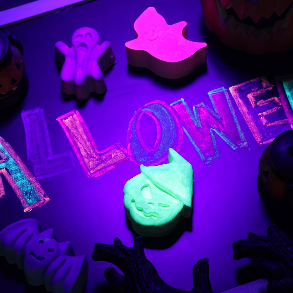 Fullhawl 12 Pcs 6 Color Halloween Chalk Ghost Glow in the Dark UV Neon Sidewalk Chalk Black Light Party Supplies for Halloween Party Gifts Painting Drawing on Chalkboard Playground Fullhawl