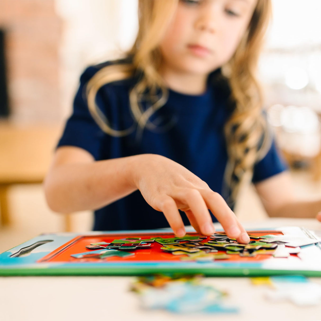 Melissa & Doug Take-Along Magnetic Jigsaw Puzzles Travel Toy On the Farm (2 15-Piece Puzzles) - FSC Certified Melissa & Doug
