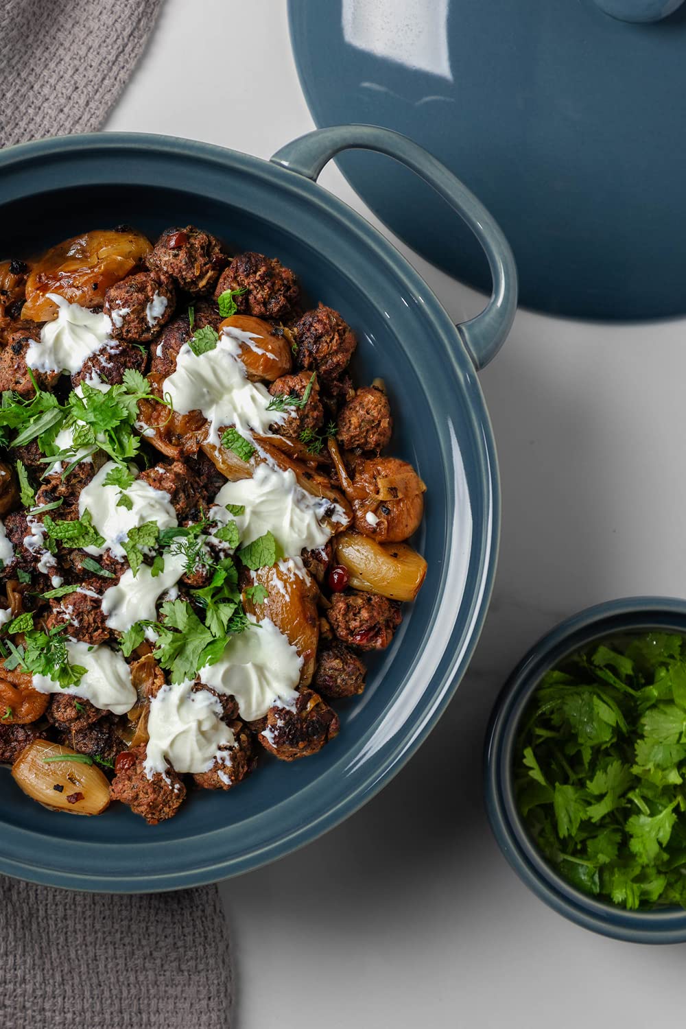 FUN ELEMENTS Lace Emboss Casserole Dish with Lid, 2 Quart Oven to Table Ceramic Round Serving Dish with Handles for Dinner and Party, Thanksgiving Christmas Gifts(Grayish Blue) FE FUN ELEMENTS