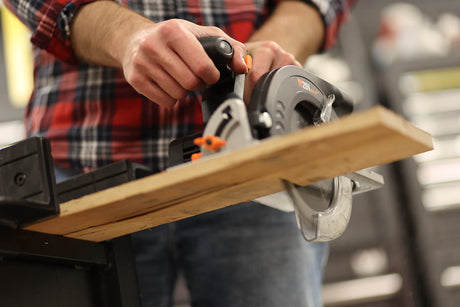WEN Cordless Circular Saw, 6.5-Inch Blade with 20V Max 4.0 Ah Lithium-Ion Battery and Charger (20625) WEN